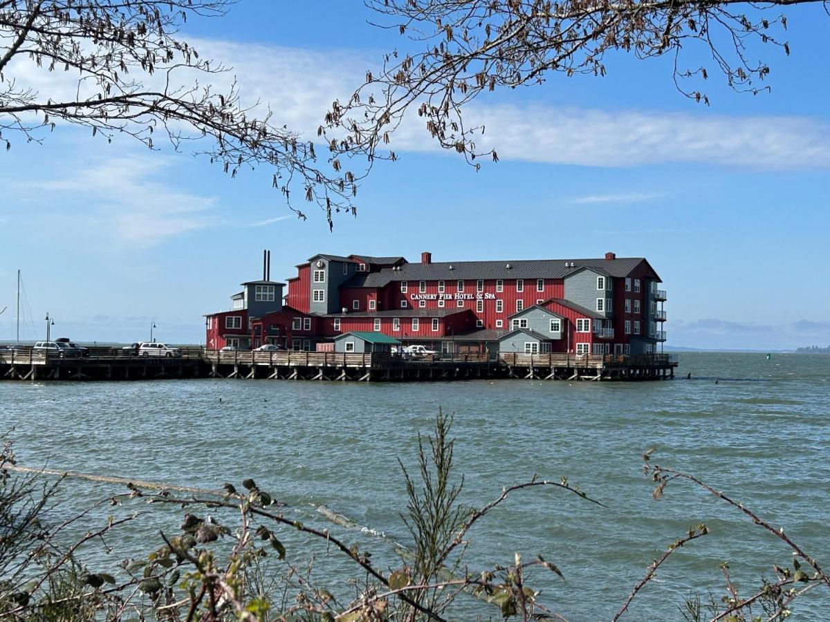 Cannery Pier Hotel & Spa Астория Екстериор снимка