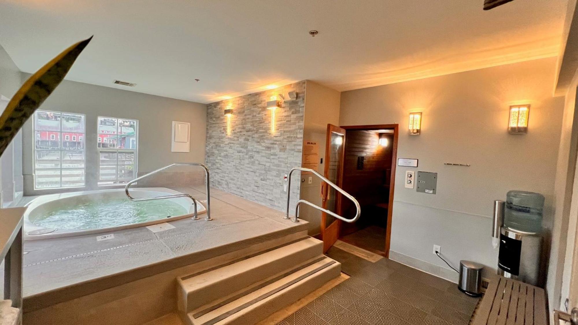 Cannery Pier Hotel & Spa Астория Екстериор снимка